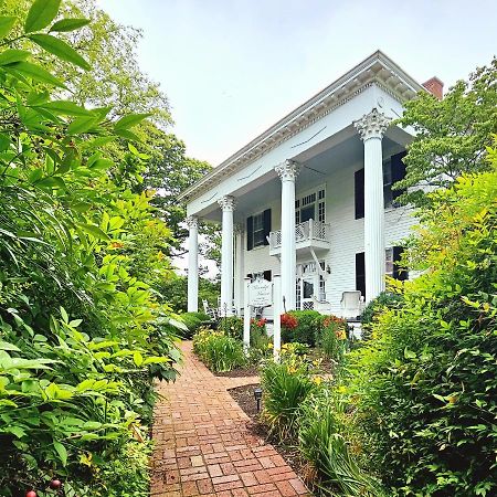 Winridge Manor Bed & Breakfast Madison Heights Bagian luar foto