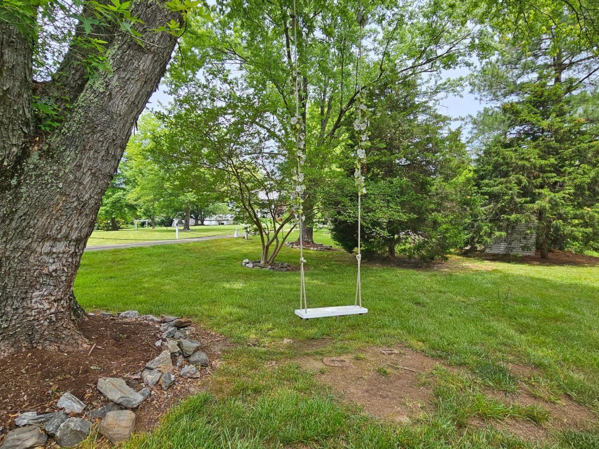 Winridge Manor Bed & Breakfast Madison Heights Bagian luar foto