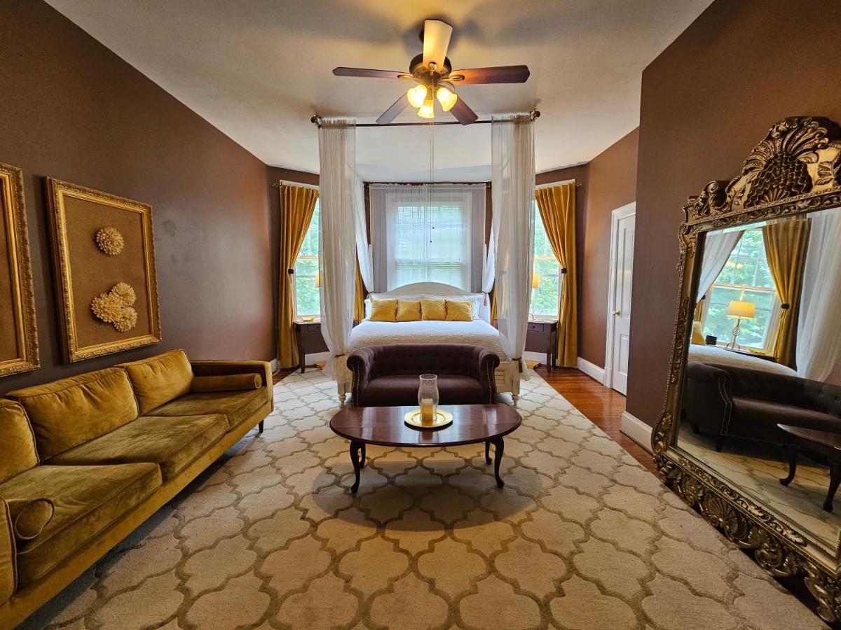 Winridge Manor Bed & Breakfast Madison Heights Bagian luar foto