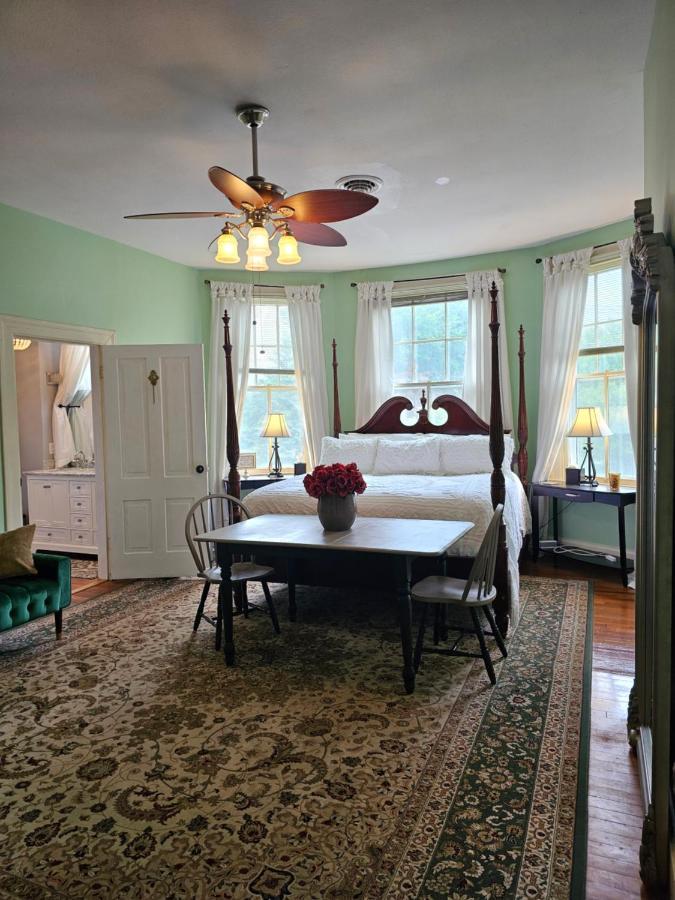 Winridge Manor Bed & Breakfast Madison Heights Ruang foto