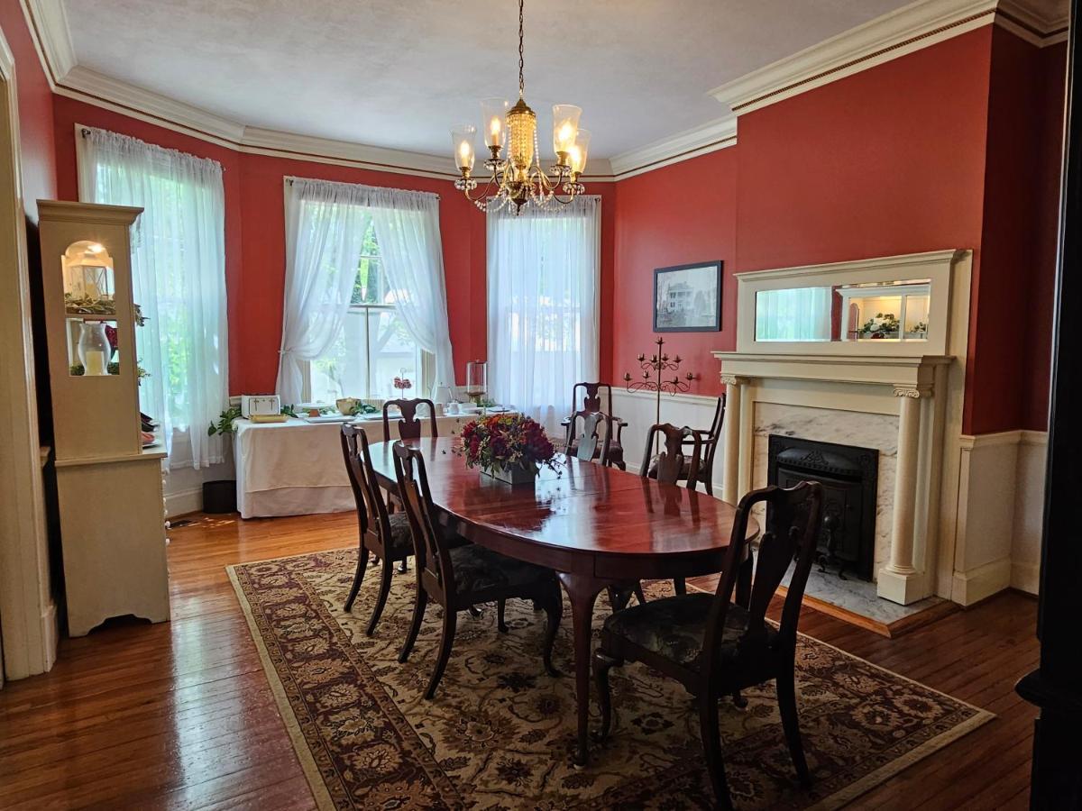 Winridge Manor Bed & Breakfast Madison Heights Bagian luar foto